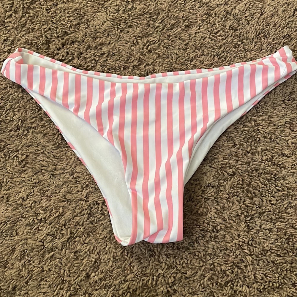 bikinis - Picture 4 of 5